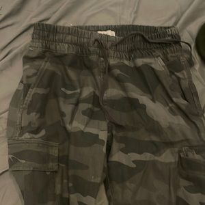 Aritzia camo pants